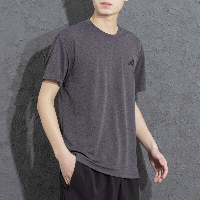 阿迪達(dá)斯短袖男運(yùn)動(dòng)服男健身訓(xùn)練透氣快干寬松圓領(lǐng)跑步休閑t恤 GR7102