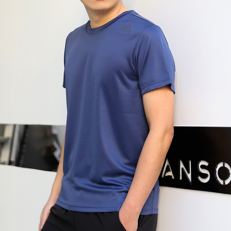 阿迪達(dá)斯網(wǎng)男裝T恤運(yùn)動服跑步訓(xùn)練健身圓領(lǐng)透氣快干短袖梭織 FM2103