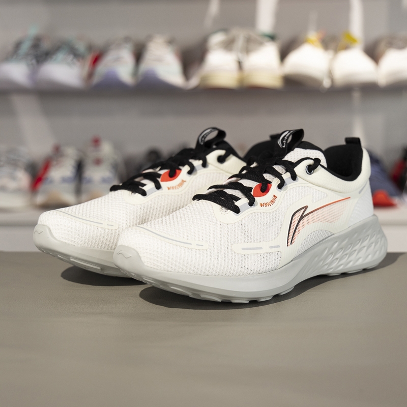 李寧正品2025新款男子低幫運(yùn)動輕質(zhì)透氣緩震休閑慢跑鞋ARSV121-1